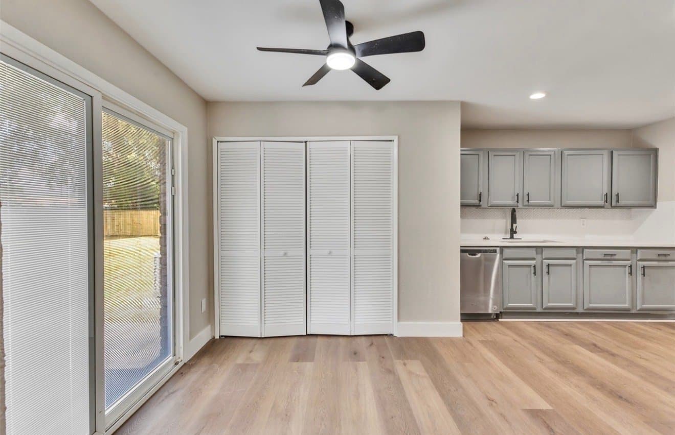 spring House: 22926 millgate dr