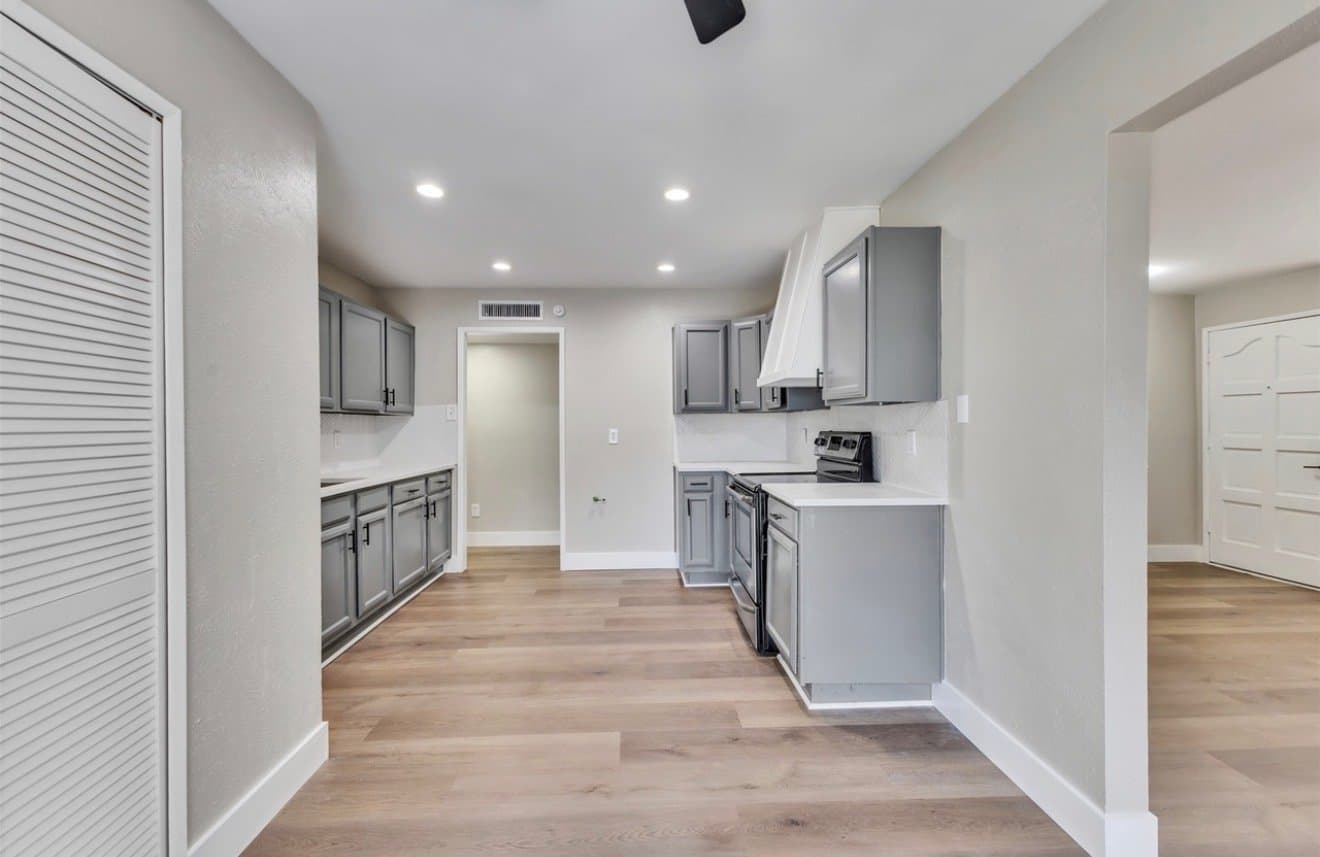 spring House: 22926 millgate dr