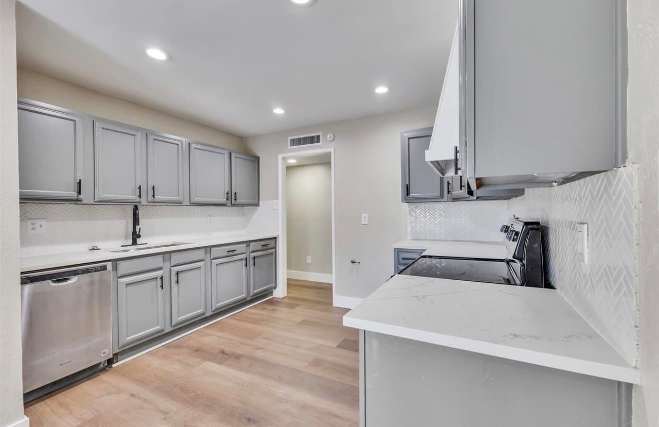 spring House: 22926 millgate dr