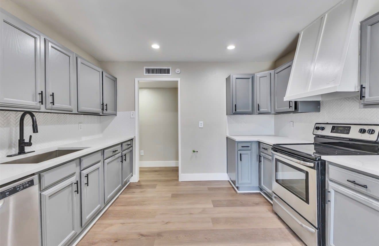 spring House: 22926 millgate dr