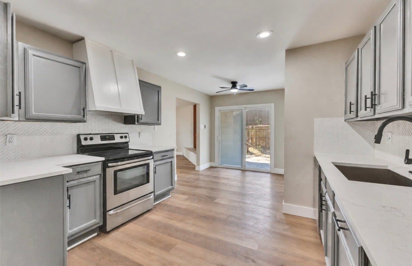 spring House: 22926 millgate dr