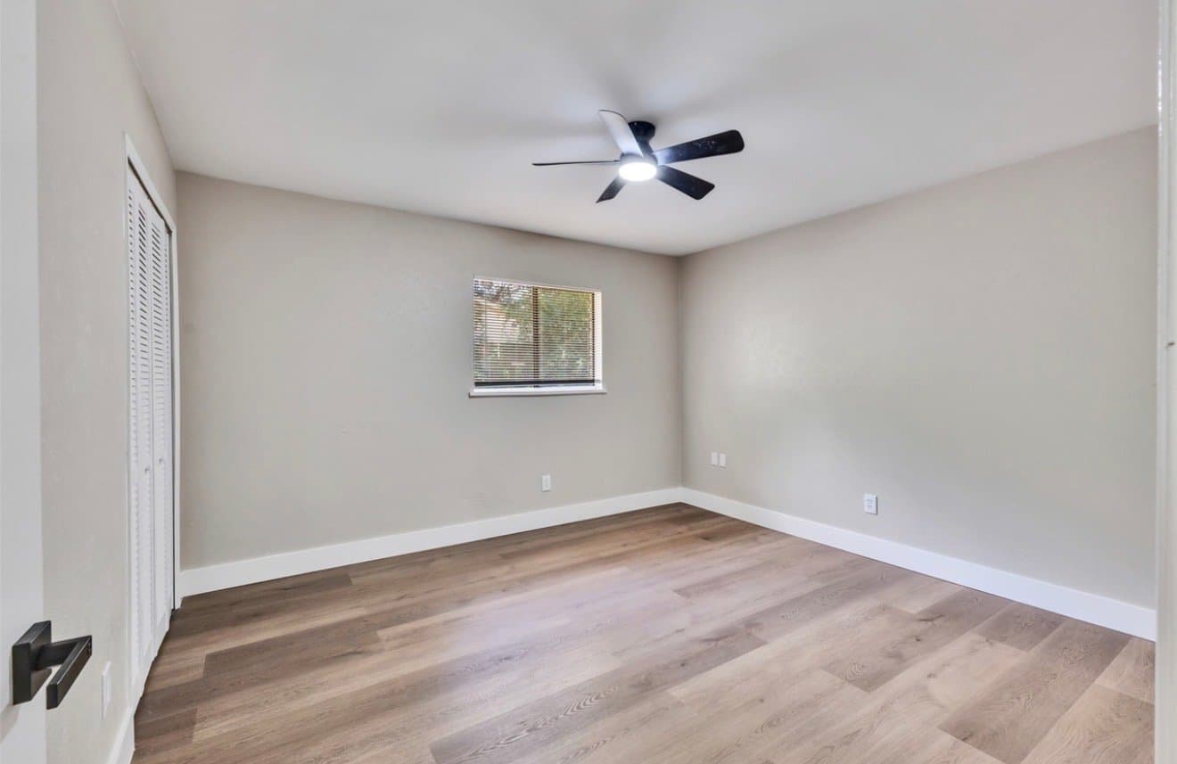 spring House: 22926 millgate dr