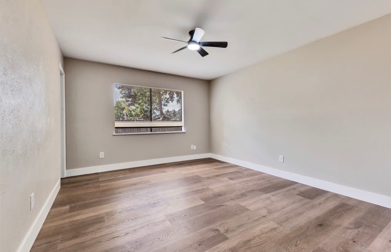 spring House: 22926 millgate dr