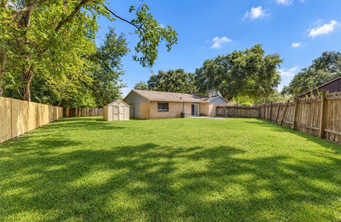 spring House: 22926 millgate dr