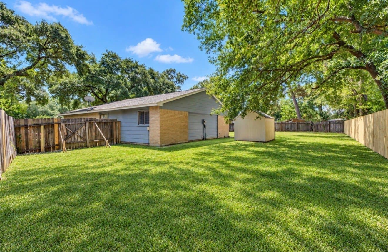 spring House: 22926 millgate dr