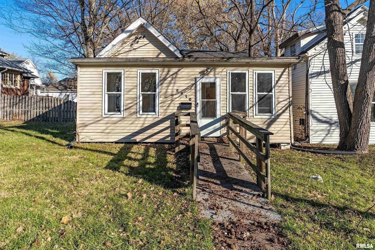 Peoria House: 2410 N Ellis St