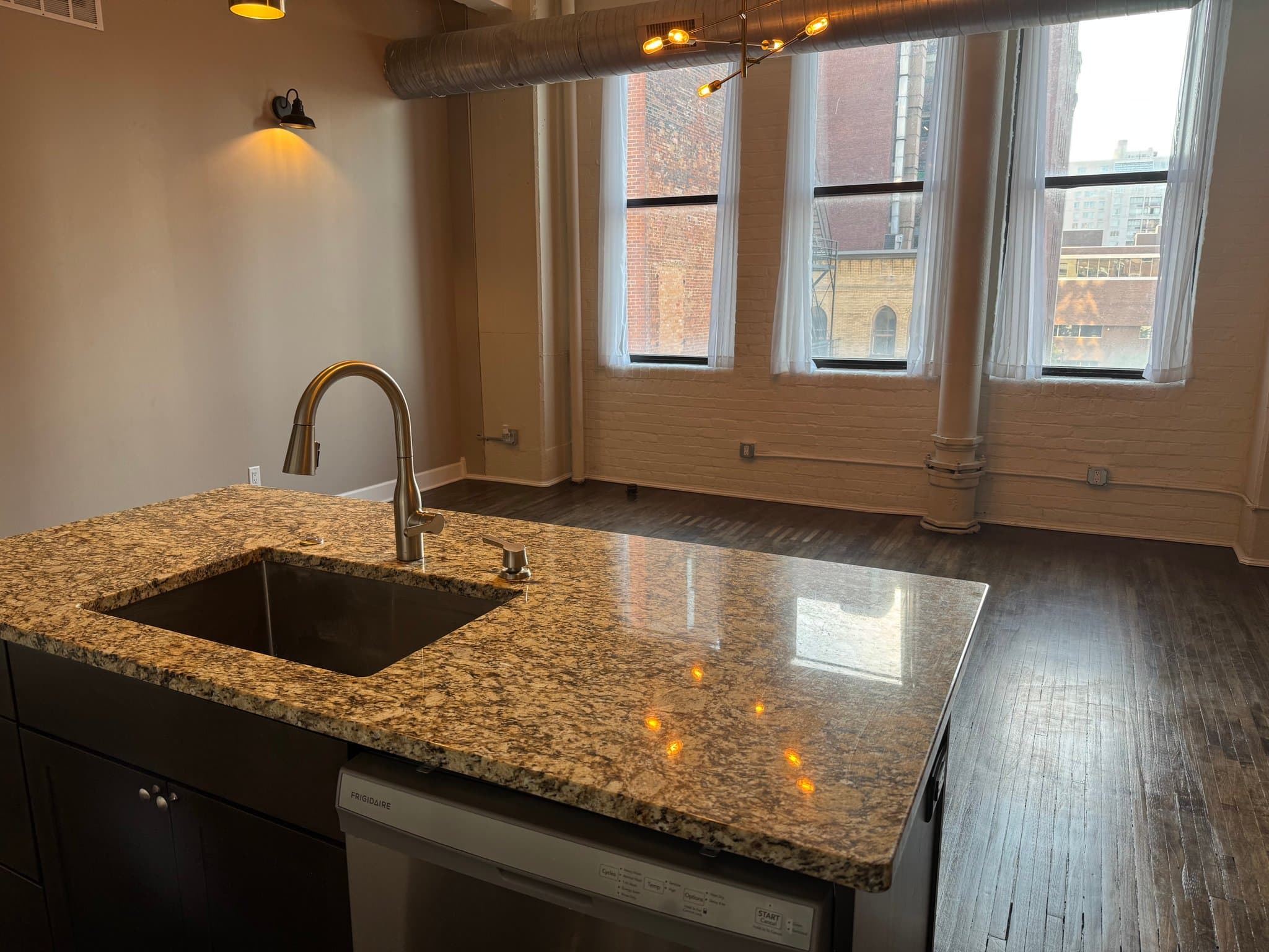Cincinnati Condo: 817 Main St