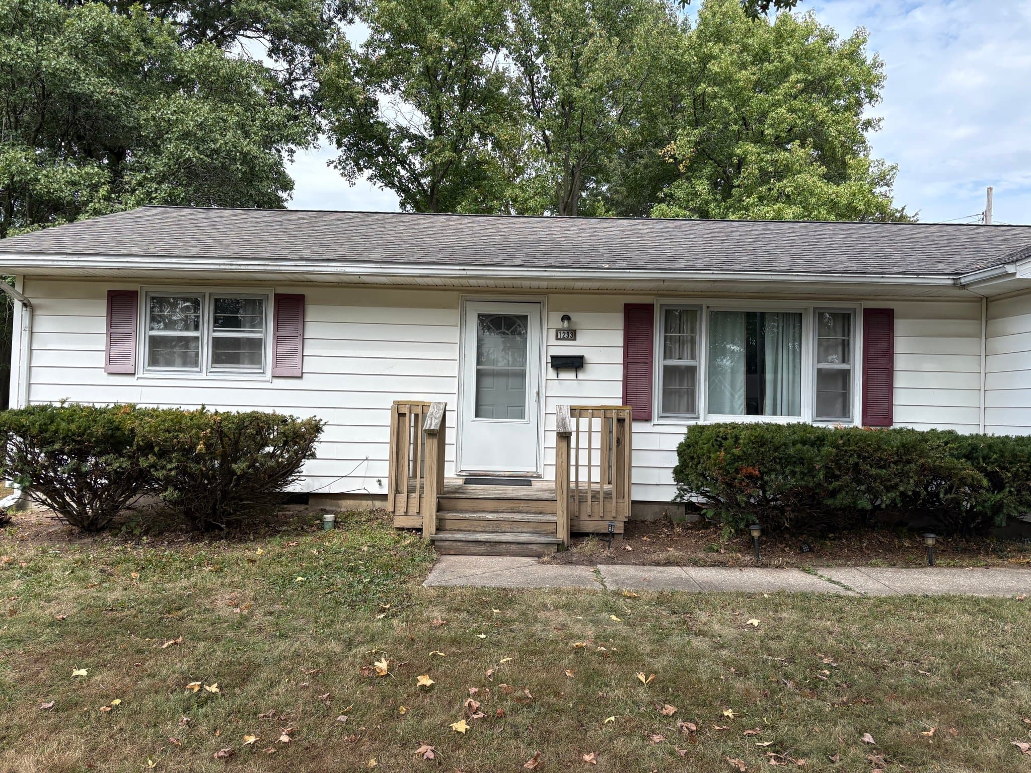 Mexico House: 1233 Pinelawn