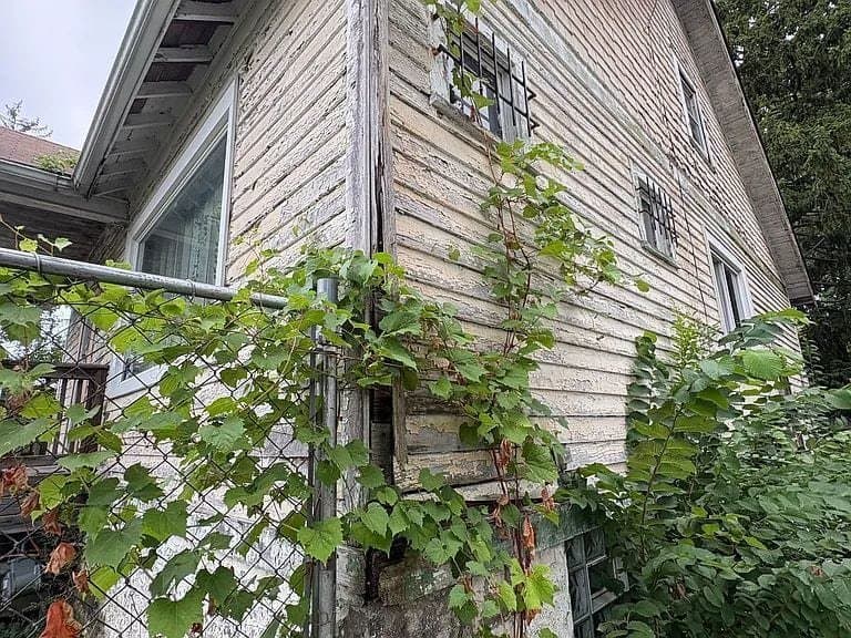 Detroit House: 12094 Littlefield St