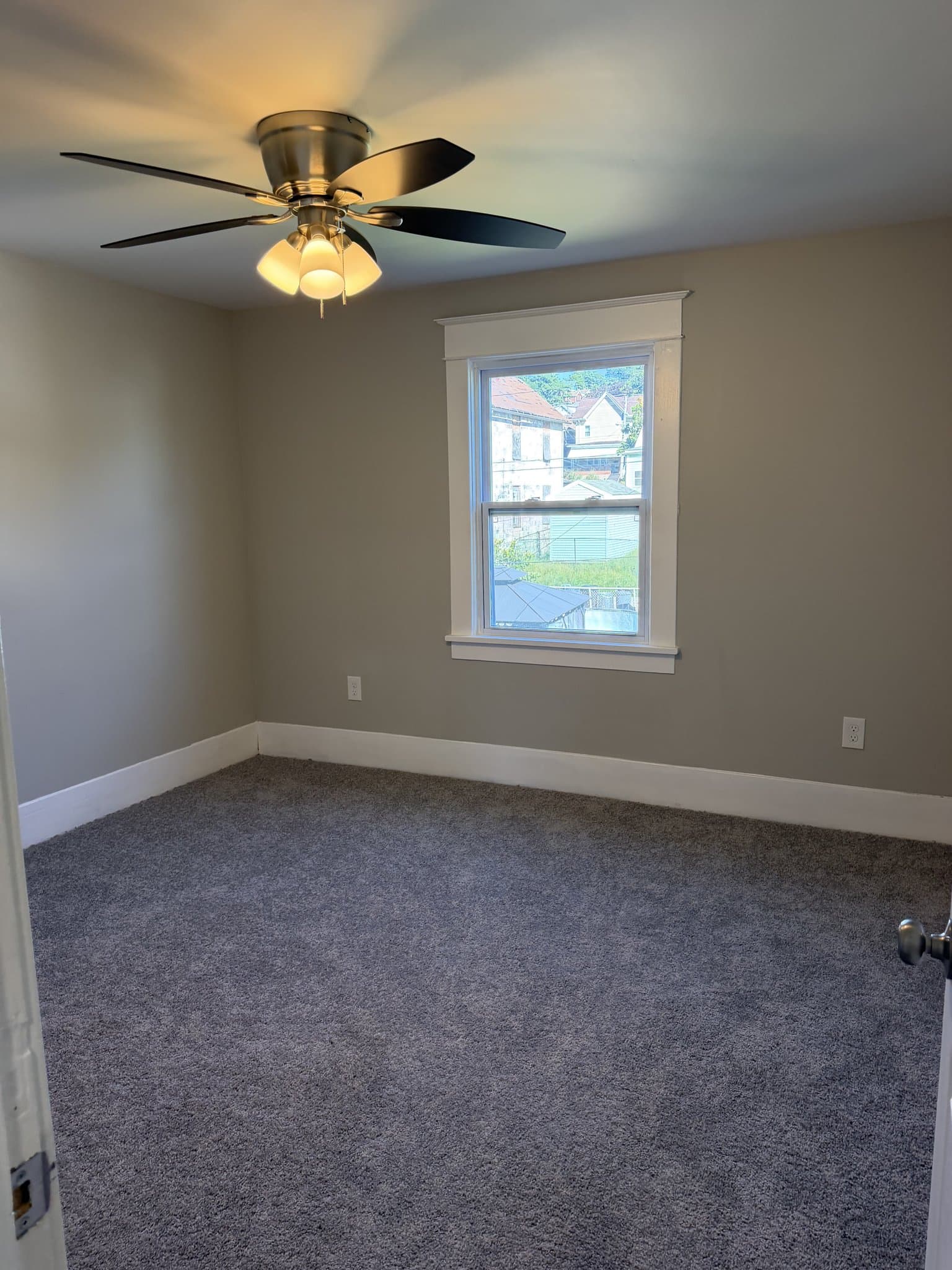 New Kensington House: 2014 Constitution Blvd