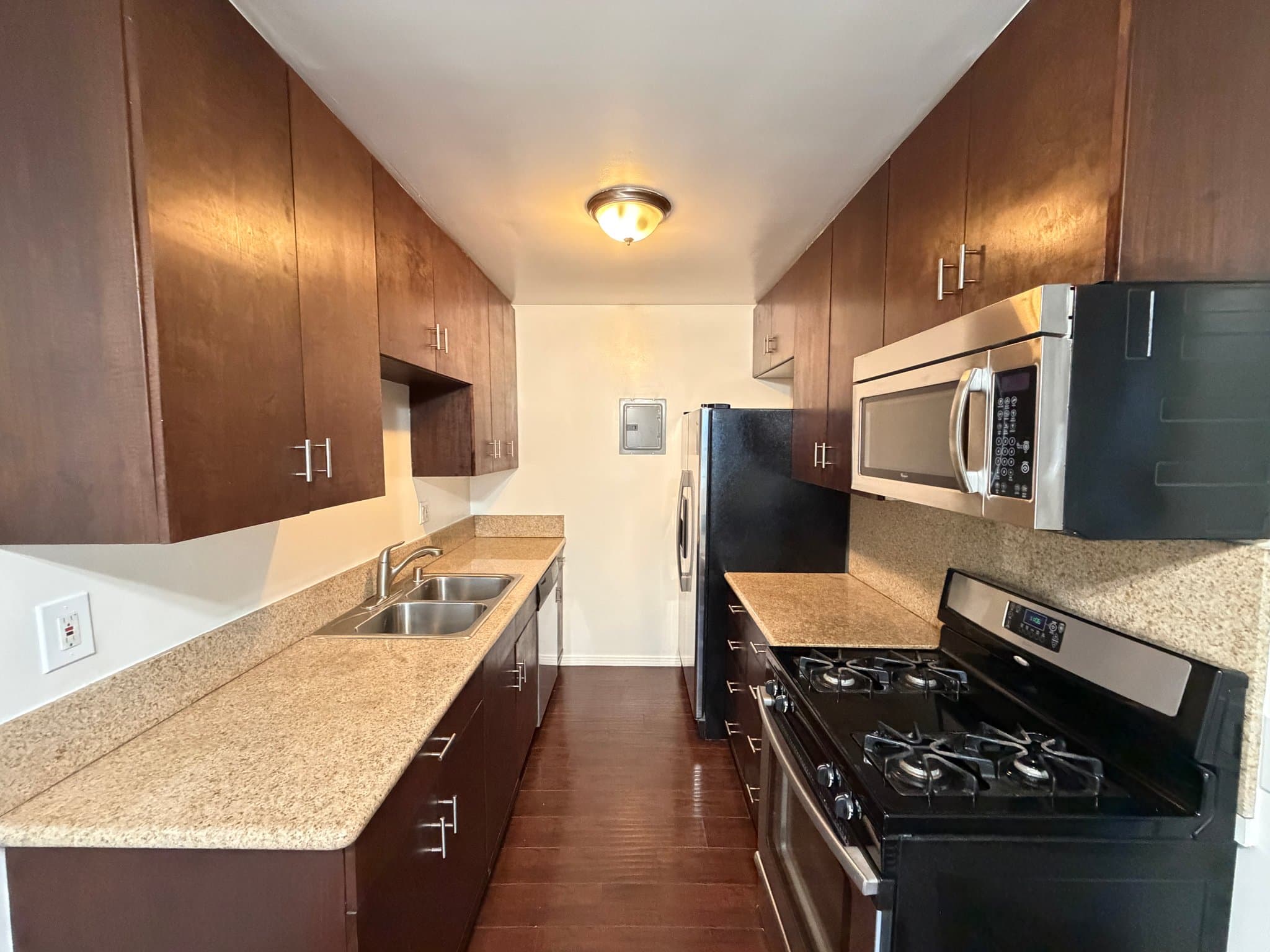 Culver City Apartment: 3840 Overland Ave