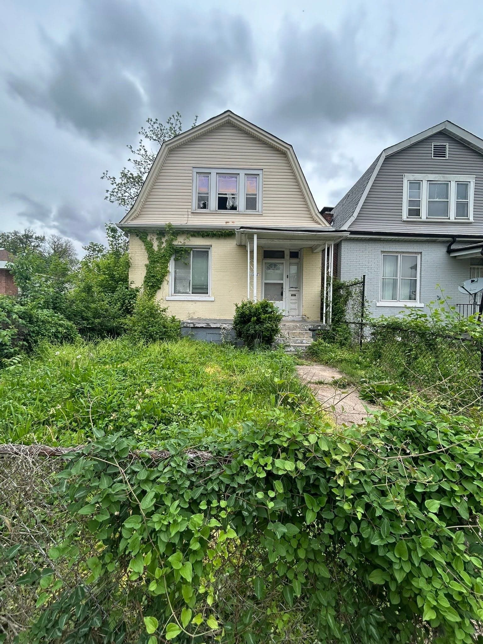 St. Louis House: 1927 Arlington Ave