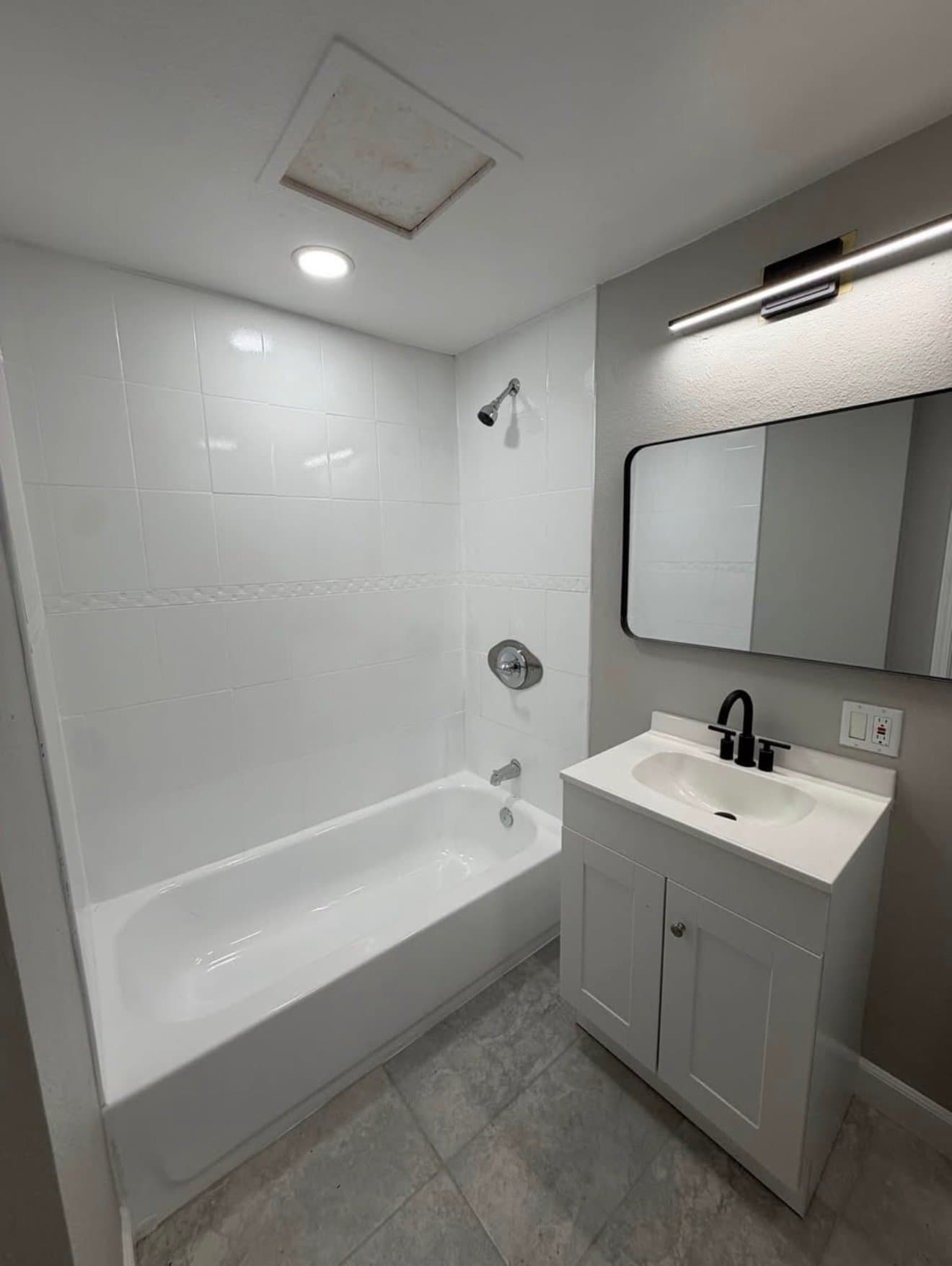 Long Beach House: 5436 Dairy Ave