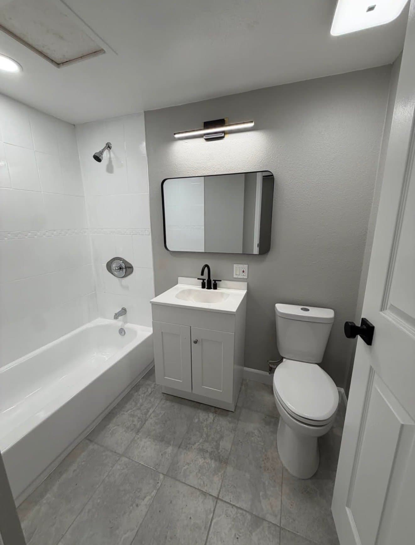 Long Beach House: 5436 Dairy Ave
