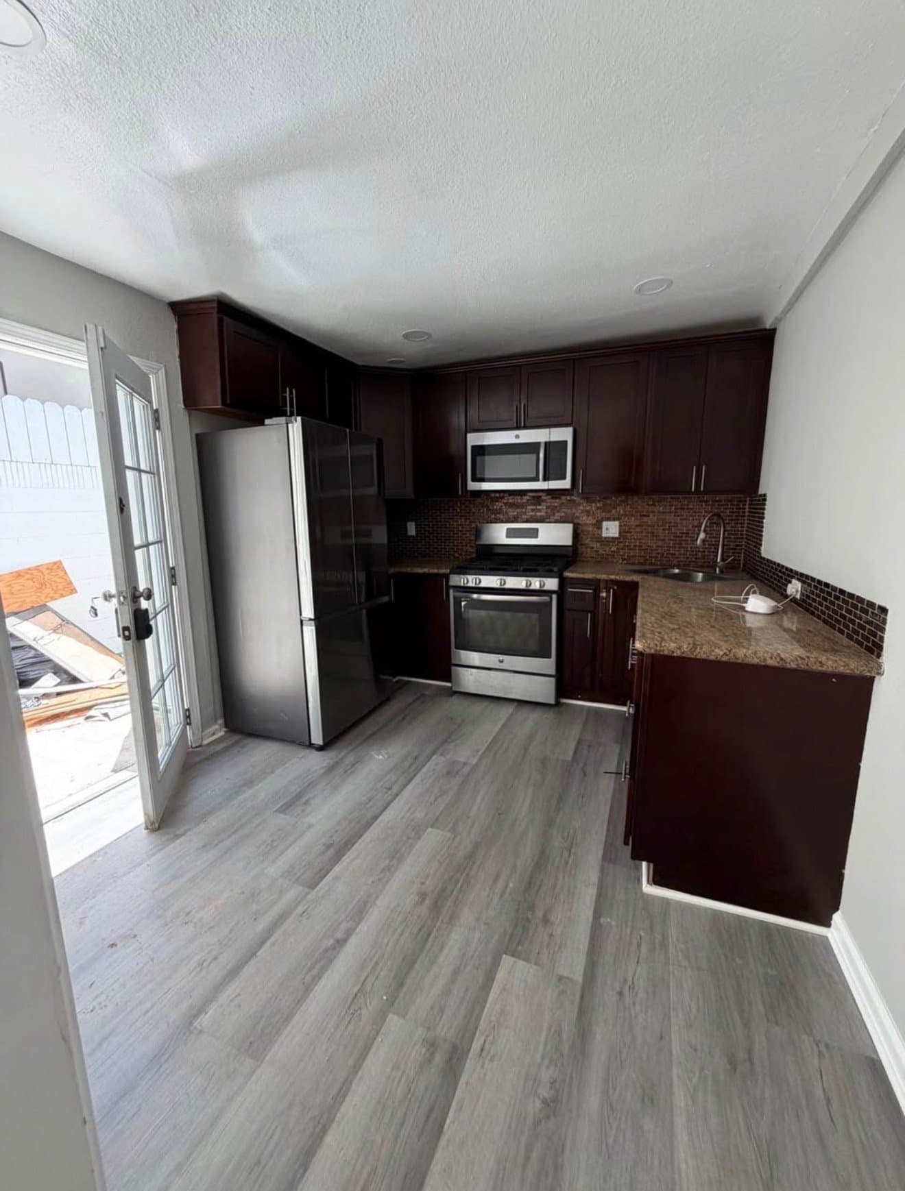 Long Beach House: 5436 Dairy Ave