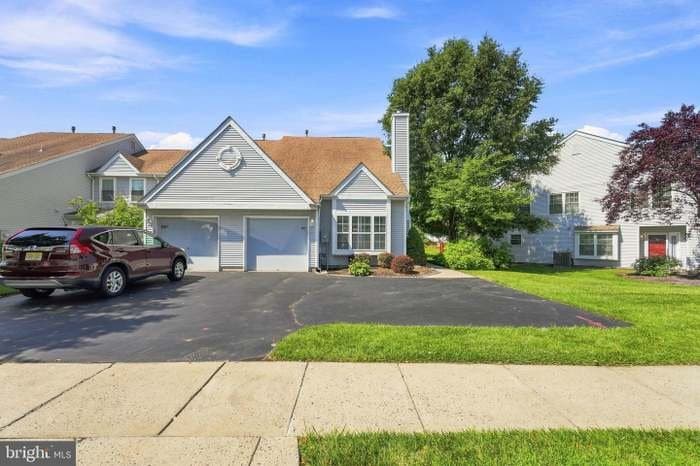 Bordentown Townhome: 263 Birch Hollow Dr