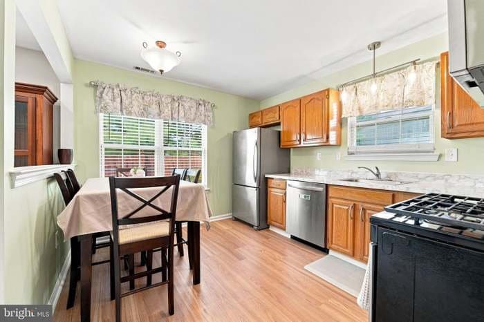 Bordentown Townhome: 263 Birch Hollow Dr