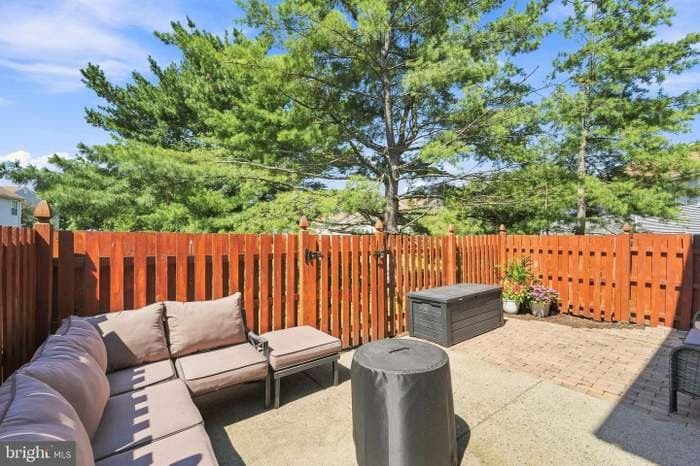 Bordentown Townhome: 263 Birch Hollow Dr