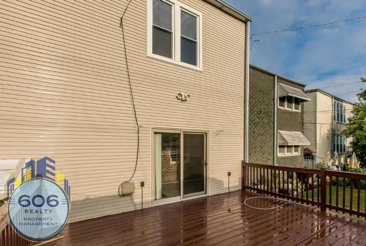 Chicago Apartment: 2252 North Laramie Avenue #1 Chicago, IL 60639