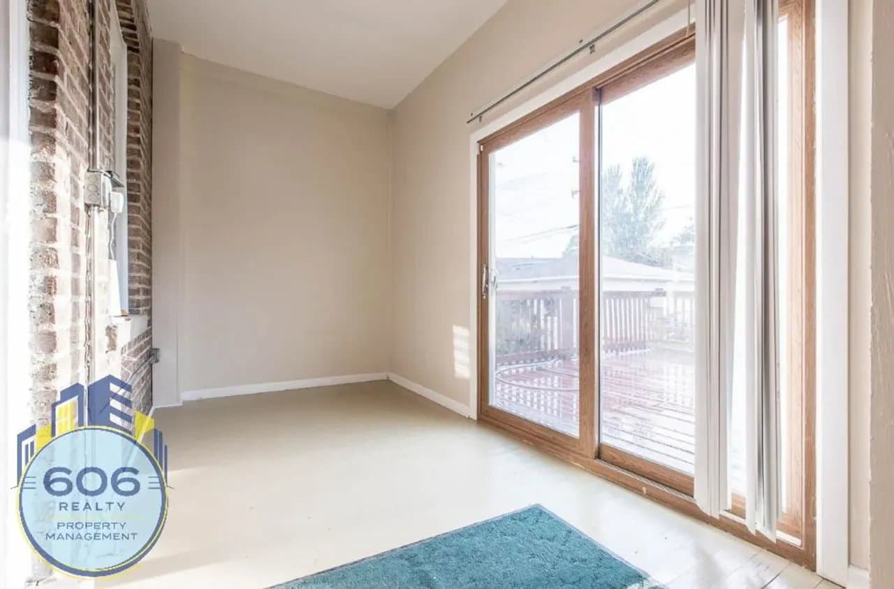 Chicago Apartment: 2252 North Laramie Avenue #1 Chicago, IL 60639