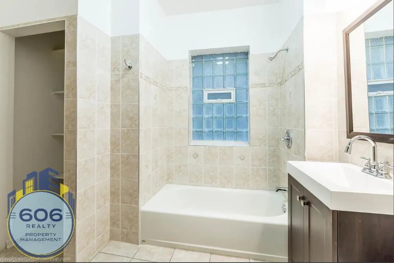 Chicago Apartment: 2252 North Laramie Avenue #1 Chicago, IL 60639