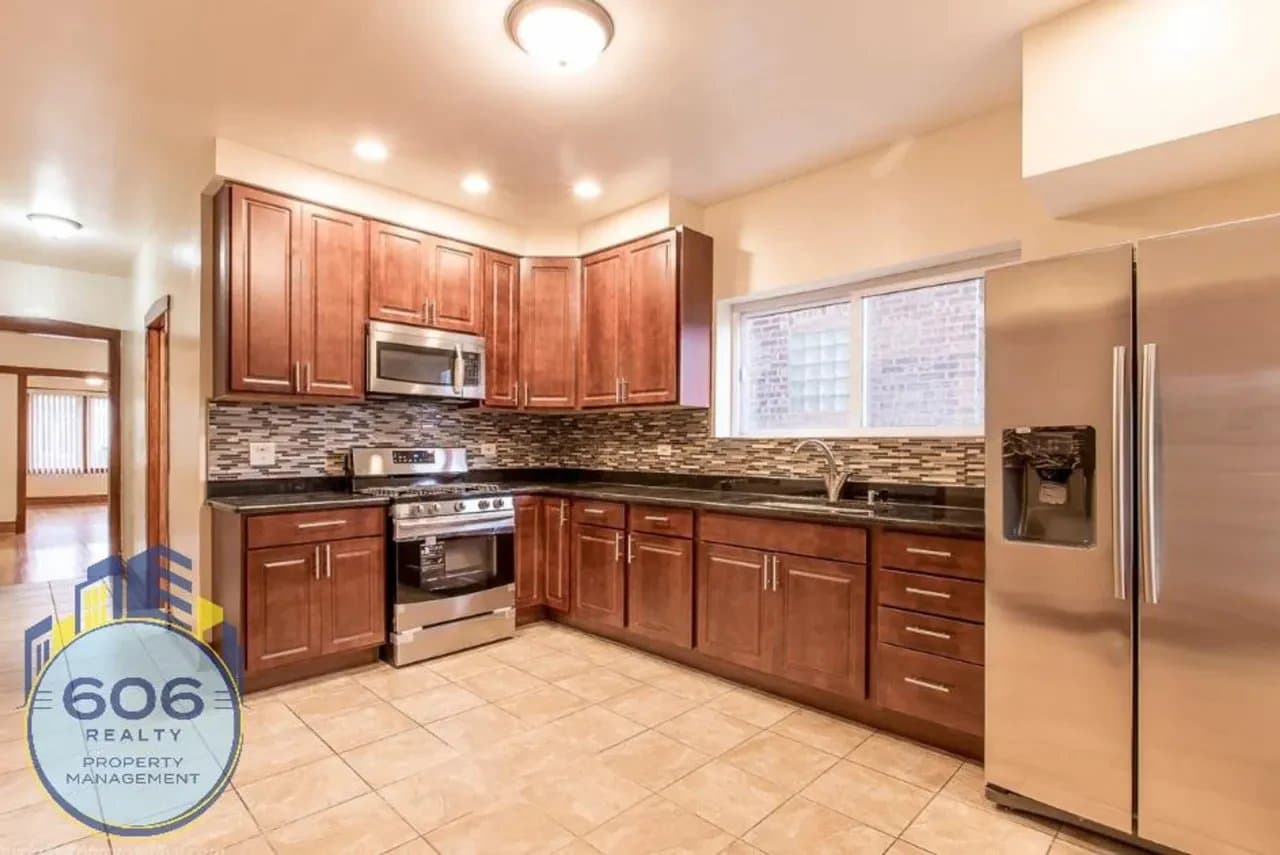Chicago Apartment: 2252 North Laramie Avenue #1 Chicago, IL 60639