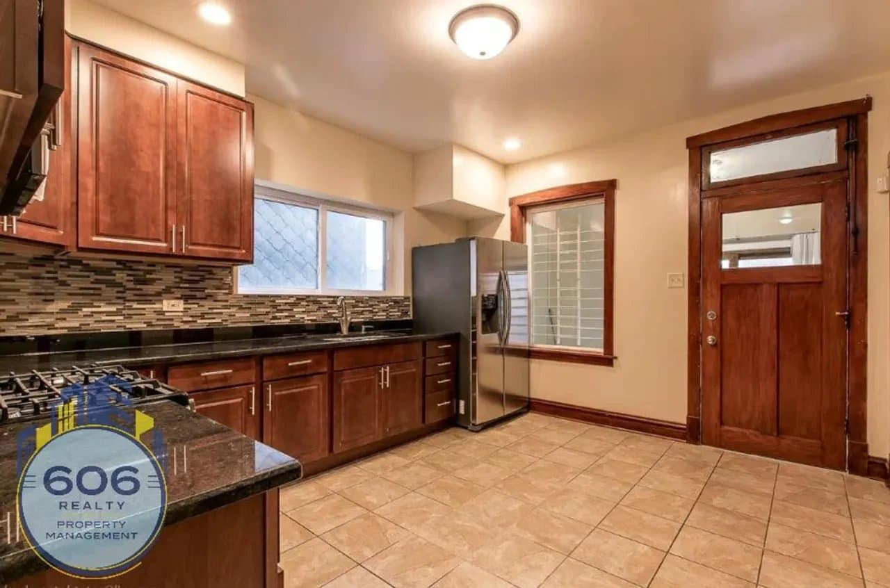 Chicago Apartment: 2252 North Laramie Avenue #1 Chicago, IL 60639