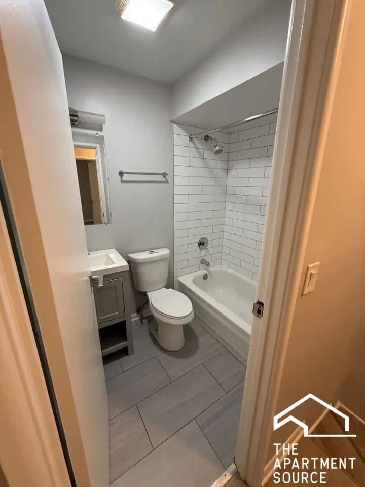 Chicago Apartment: 744 West Gordon Terrace #108 Chicago, IL 60613