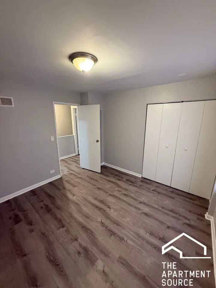 Chicago Apartment: 744 West Gordon Terrace #108 Chicago, IL 60613