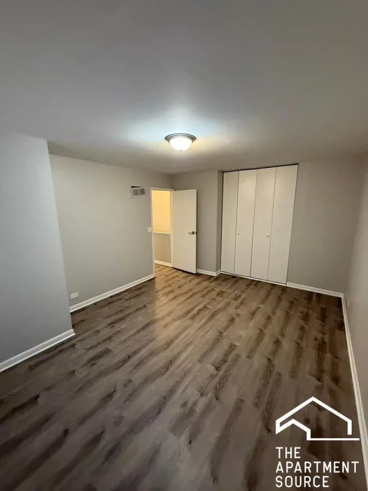Chicago Apartment: 744 West Gordon Terrace #108 Chicago, IL 60613