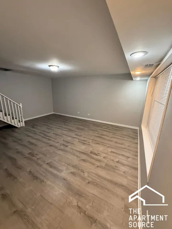 Chicago Apartment: 744 West Gordon Terrace #108 Chicago, IL 60613