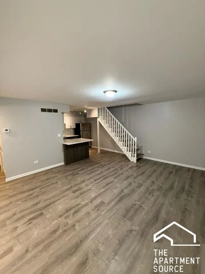 Chicago Apartment: 744 West Gordon Terrace #108 Chicago, IL 60613