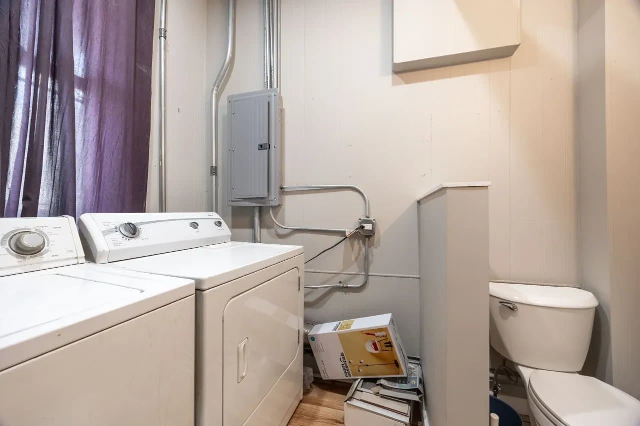 Chicago Apartment: 1037 West Polk Street #1R Chicago, IL 60607