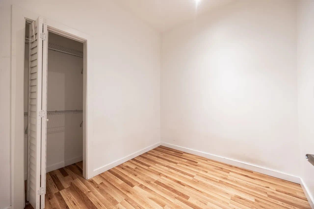 Chicago Apartment: 1037 West Polk Street #1R Chicago, IL 60607