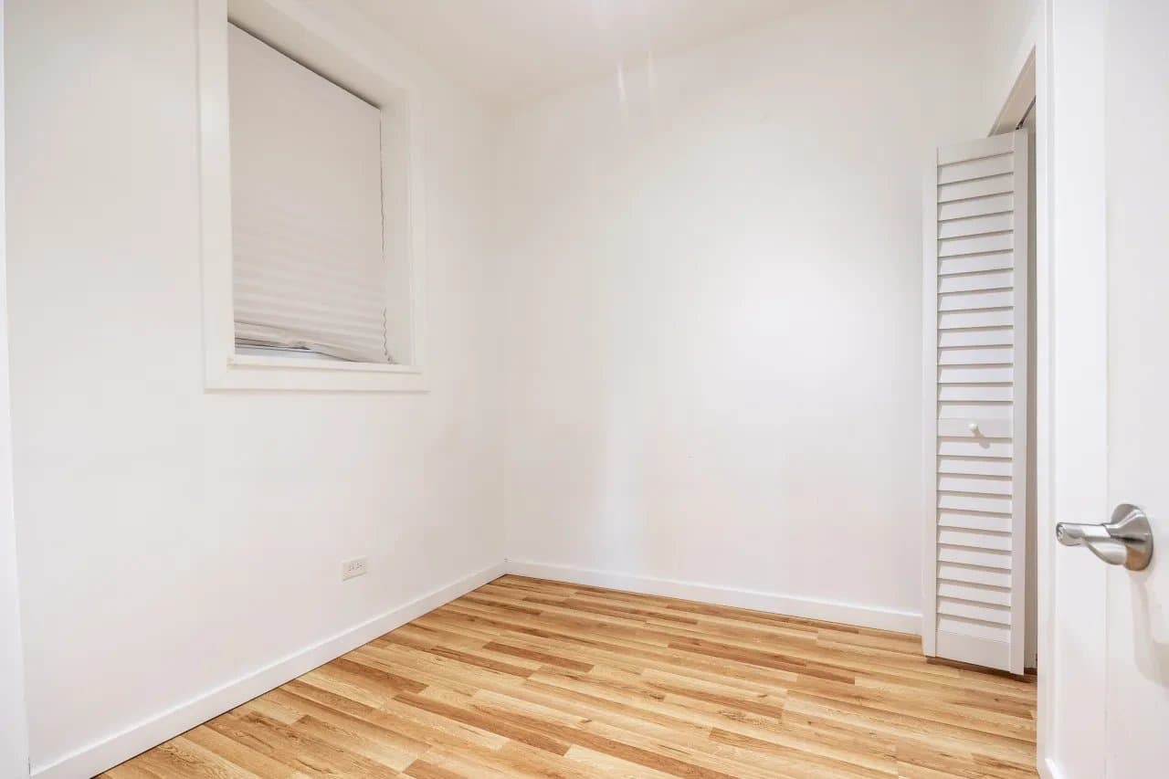 Chicago Apartment: 1037 West Polk Street #1R Chicago, IL 60607
