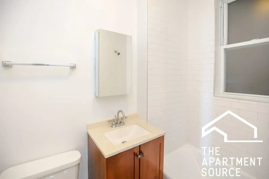 Chicago Apartment: 1550 West 95th Street #308 Chicago, IL 60643