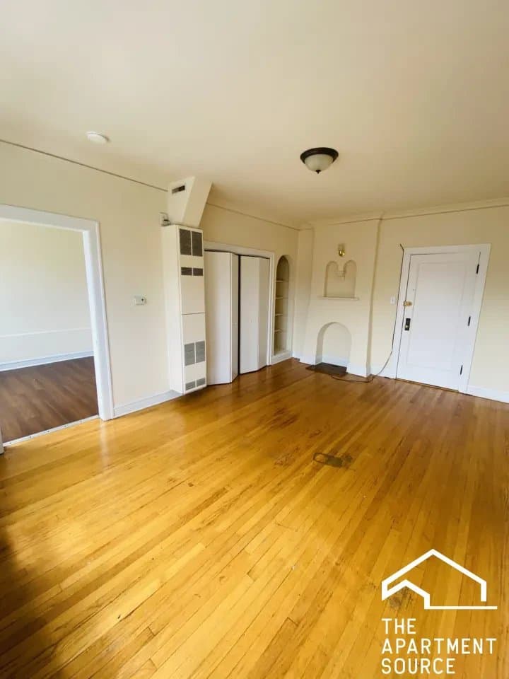 Chicago Apartment: 1550 West 95th Street #308 Chicago, IL 60643