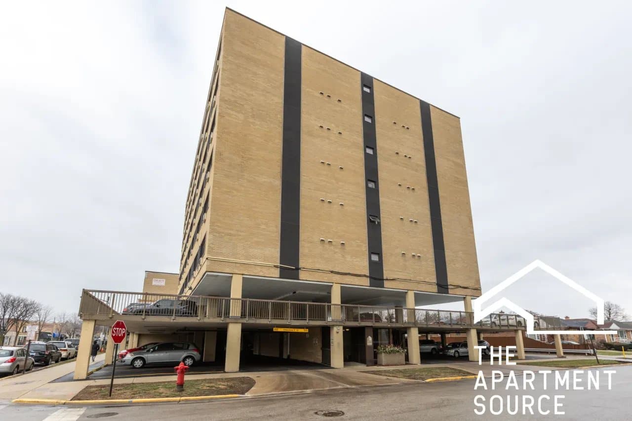 Elmwood Park Apartment: 7300 North Avenue #4G Elmwood Park, IL 60707