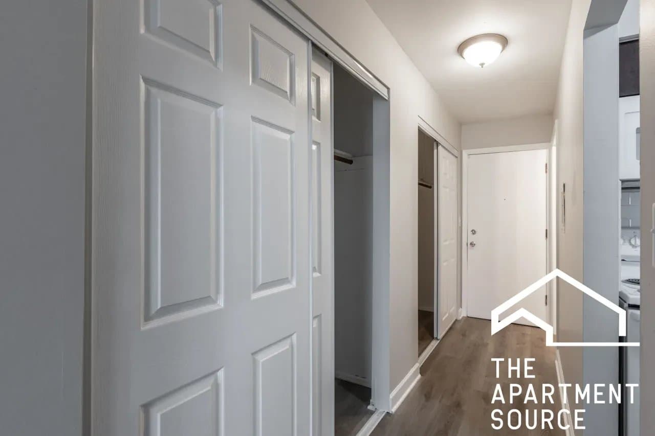 Elmwood Park Apartment: 7300 North Avenue #4G Elmwood Park, IL 60707