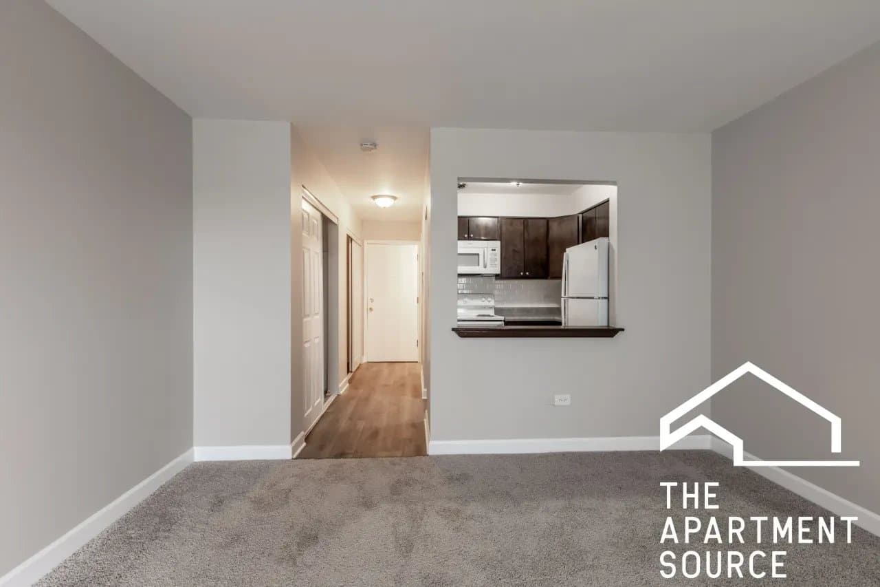 Elmwood Park Apartment: 7300 North Avenue #4G Elmwood Park, IL 60707