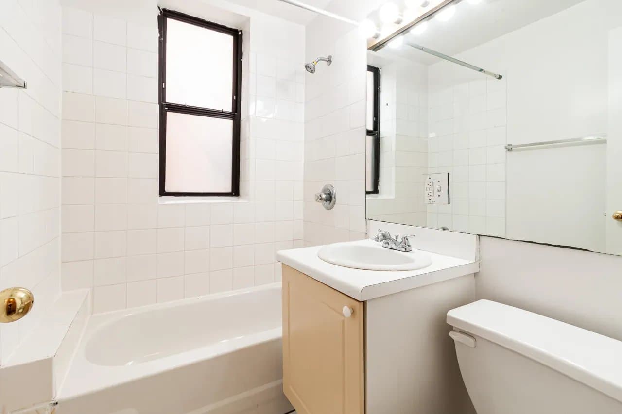 Chicago Apartment: 917 West Dakin Street #304 Chicago, IL 60613