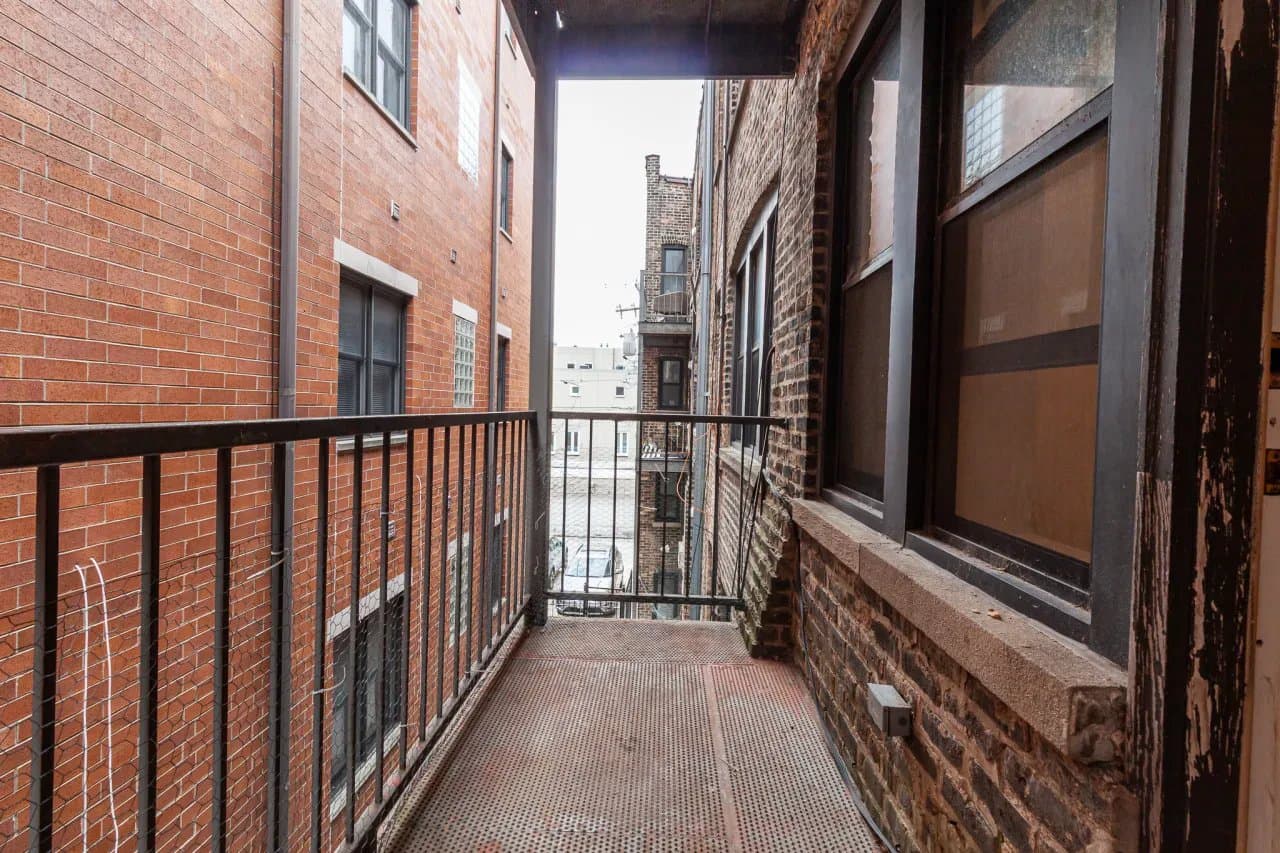 Chicago Apartment: 917 West Dakin Street #304 Chicago, IL 60613