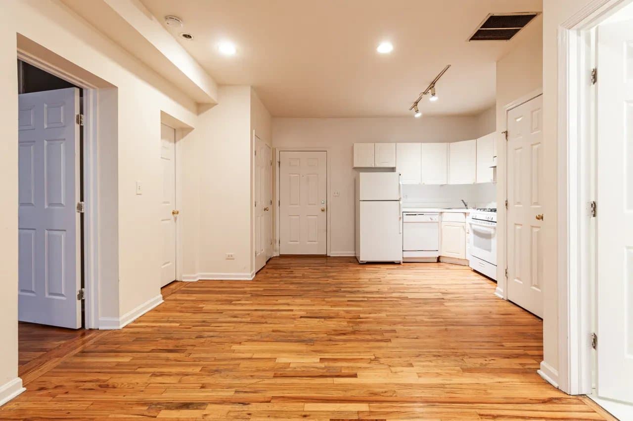 Chicago Apartment: 917 West Dakin Street #304 Chicago, IL 60613