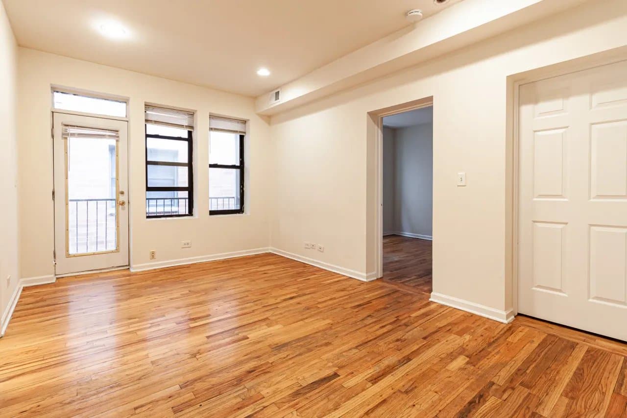Chicago Apartment: 917 West Dakin Street #304 Chicago, IL 60613