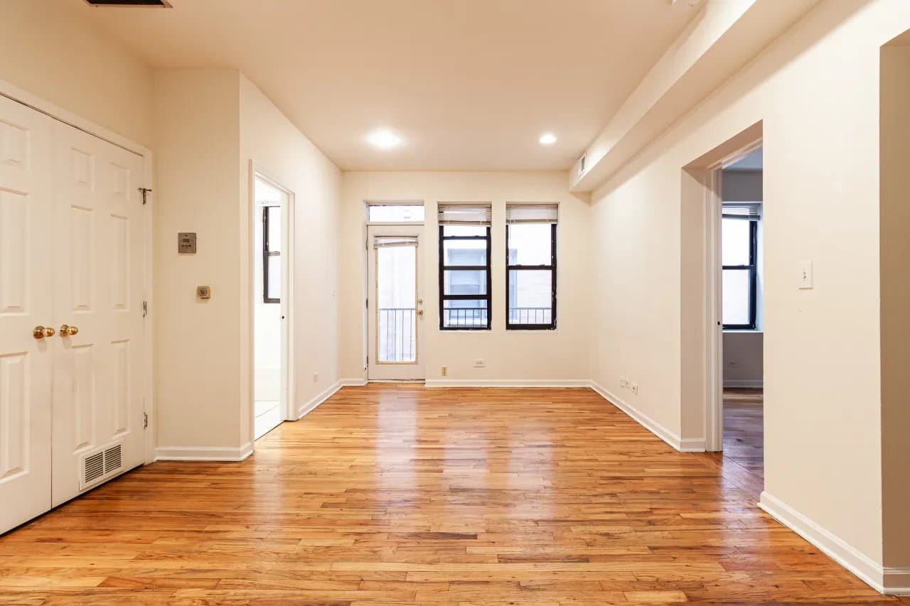 Chicago Apartment: 917 West Dakin Street #304 Chicago, IL 60613