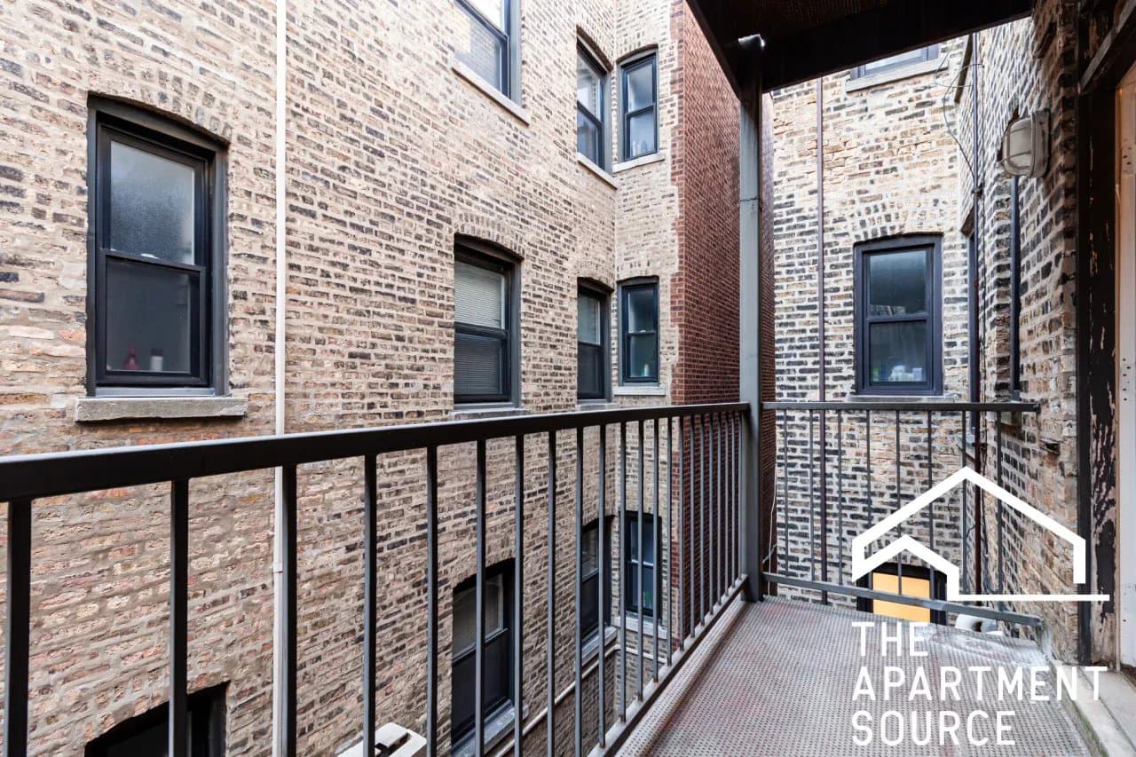 Chicago Apartment: 917 West Dakin Street #203 Chicago, IL 60613