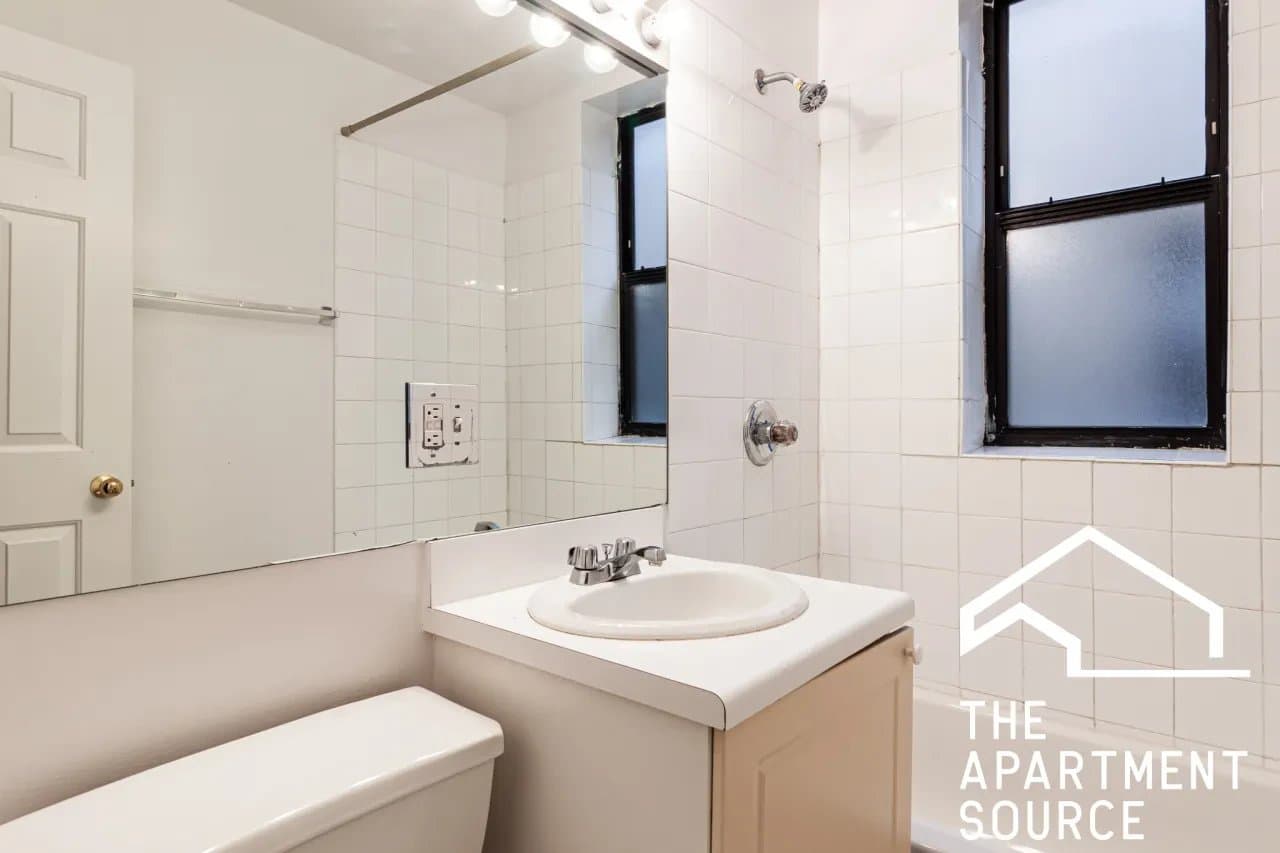 Chicago Apartment: 917 West Dakin Street #203 Chicago, IL 60613