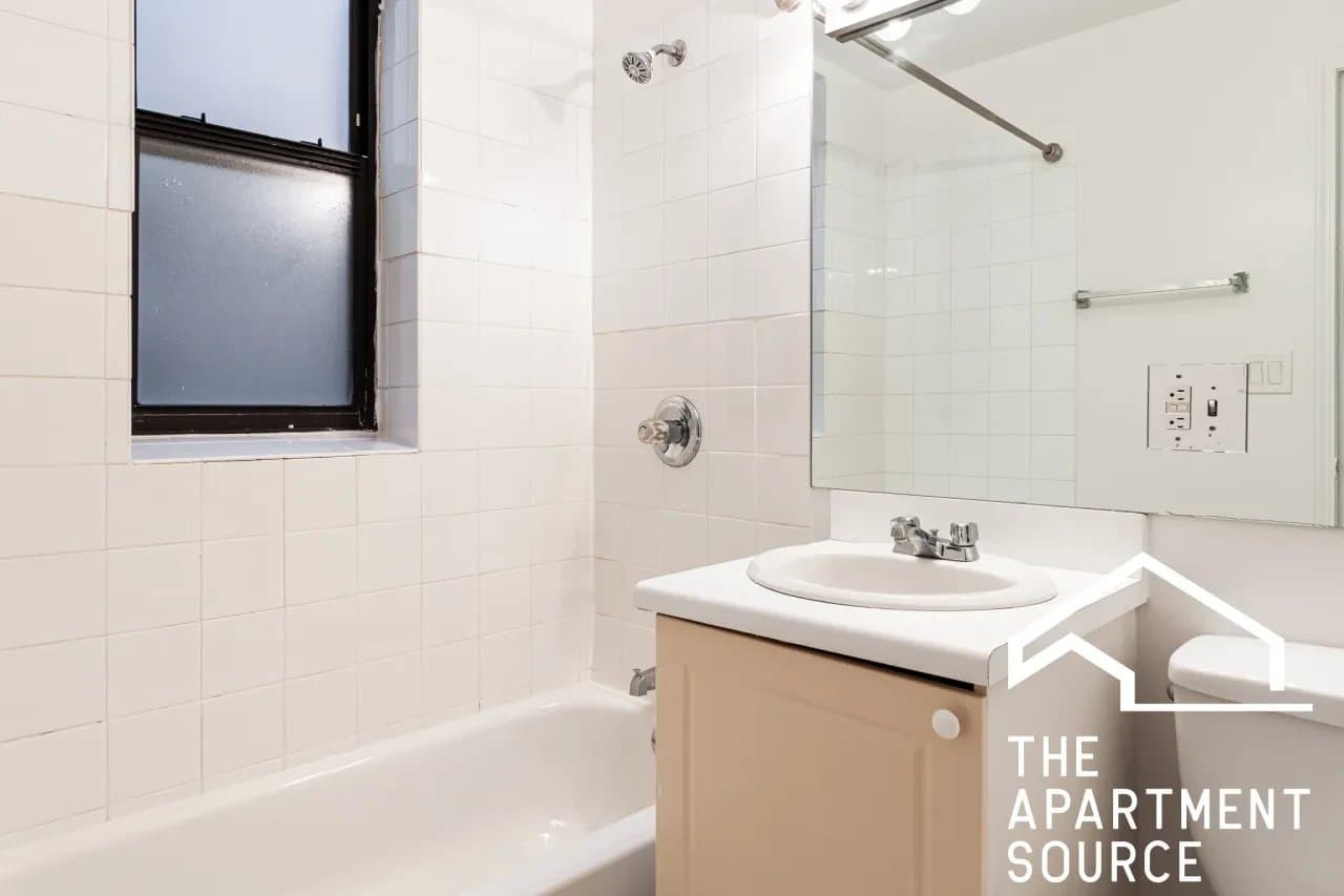 Chicago Apartment: 917 West Dakin Street #203 Chicago, IL 60613