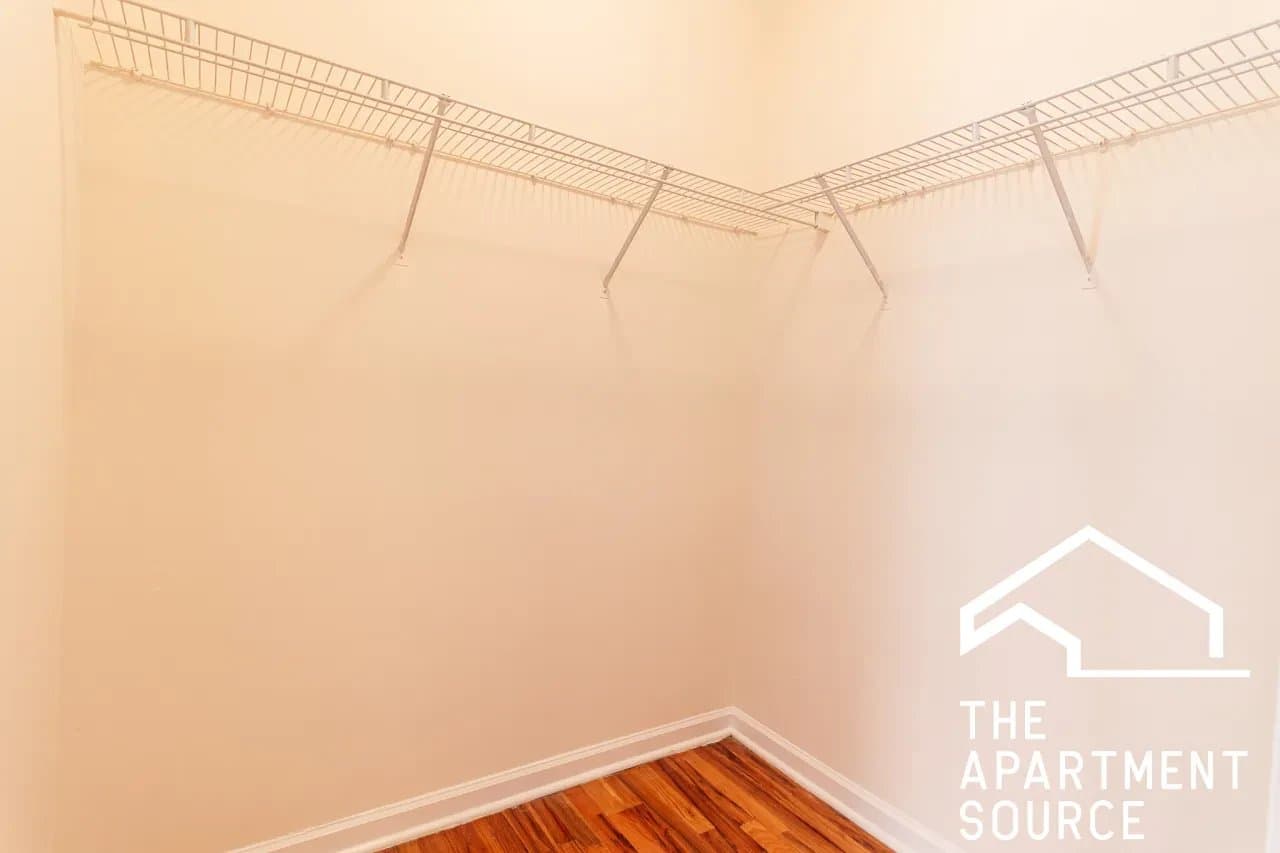 Chicago Apartment: 917 West Dakin Street #203 Chicago, IL 60613