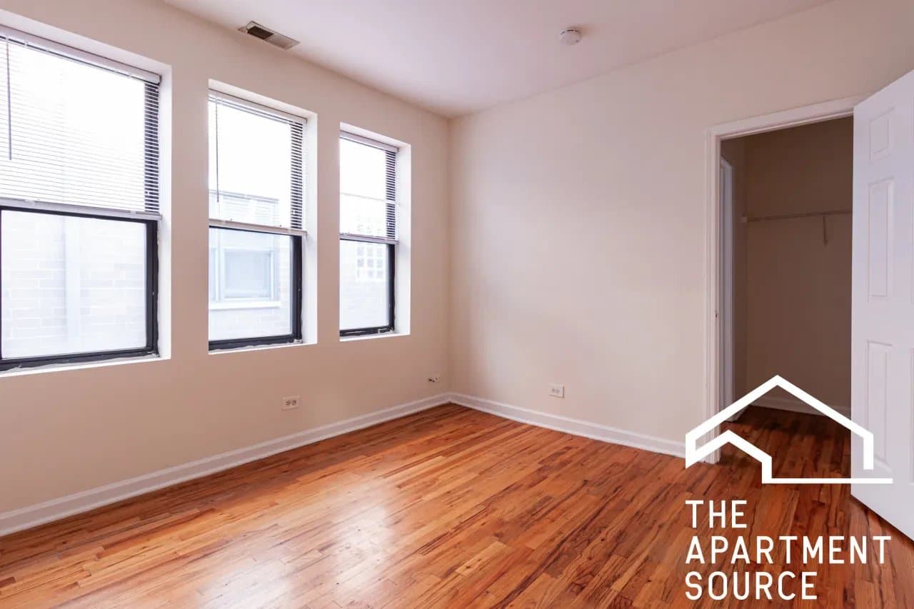 Chicago Apartment: 917 West Dakin Street #203 Chicago, IL 60613